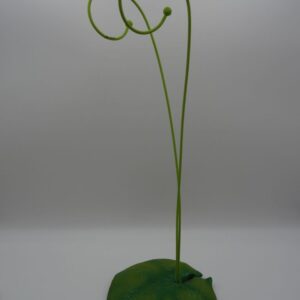 Ständer mit Seerosenblatt